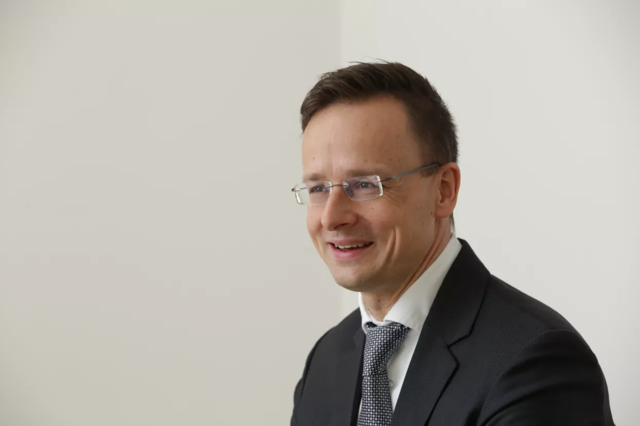 P&eacute;ter Szijj&aacute;rt&oacute;, ministar vanjskih poslova Mađarske 