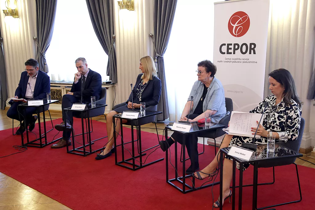 Predstavljanje novog GEM istraživanja za 2022. godinu, Panel: Velimir &Scaron;onje, Hrvoje Balen, Tamara perko, Slavica Singer i Irena Weber