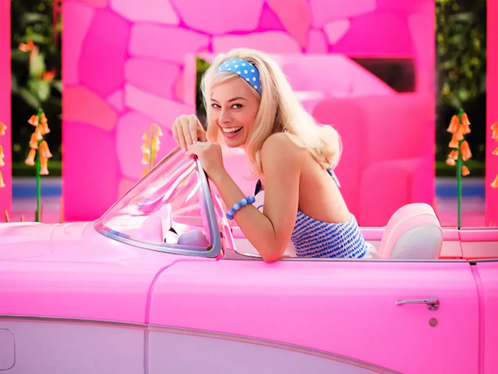 Otkad je svijeta i Barbie, nije bilo kontoverznije lutkice. U novom holivudskom blockbusteru utjelovljuje ju Margot Robbie i postala je manje plastična, a vi&scaron;e mračna<br><br>