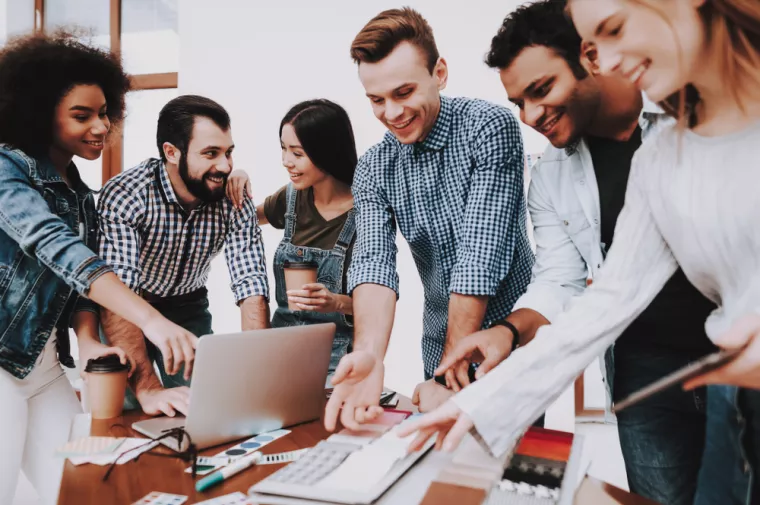 Multi-Ethnic. Project. Look. Young People. Different Nationalities. Designers. Young Specialists. Choose Colors for Design. Teamwork. Discussion. Brainstorming. Design Studio. Creative. Workplace.<br>biznis hub, inkubator, business, suradnja, suradnje