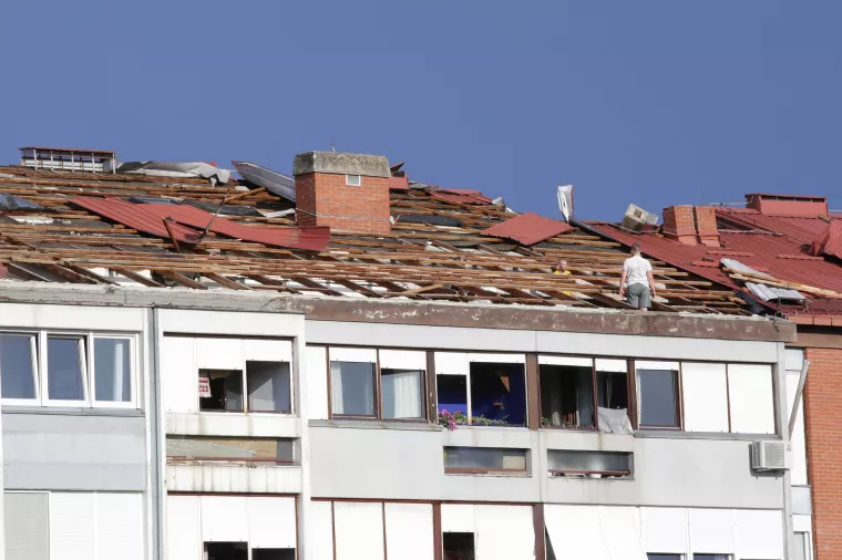 Posljedice oluje u Zagrebu, o&scaron;tećeni krovovi
