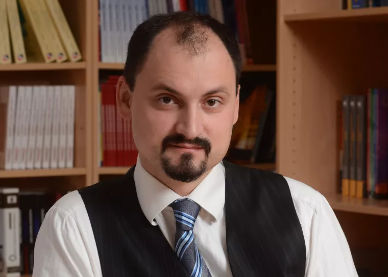 Neven Vidaković, analitičar