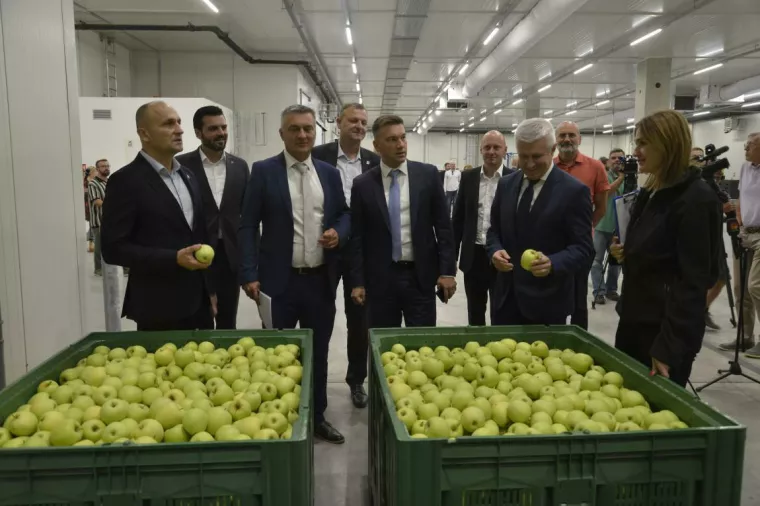 U Regionalni distribucijski centar Osječko-baranjske županije za voće i povrće od kolovoza pristižu prve jabuke, visok interes proizvođača potvrdio opravdanost investicije