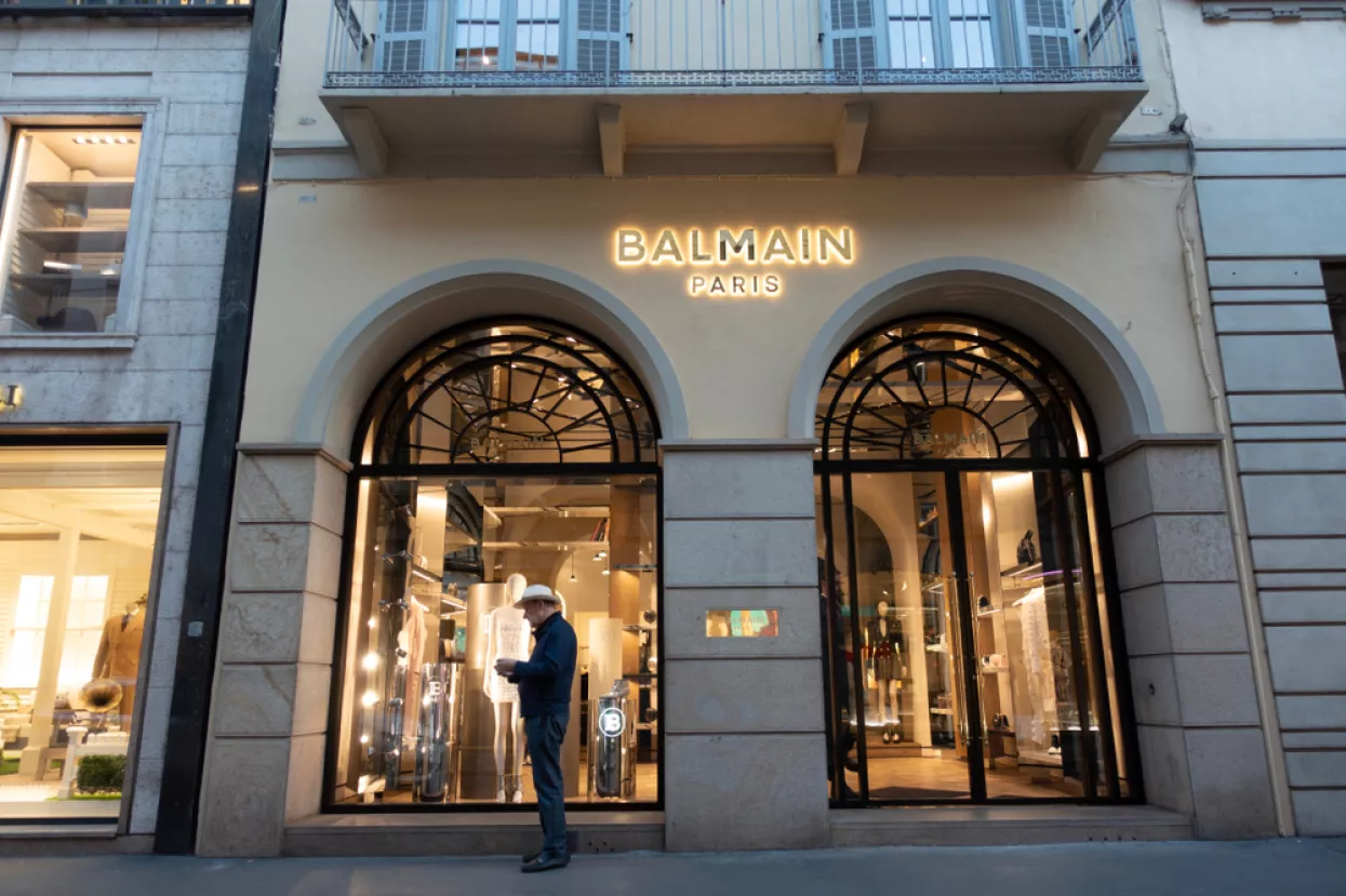 Balmain trgovina, Milano<br>brend, logo