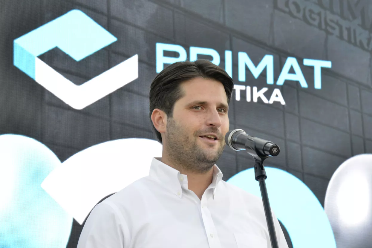 Primat logistika, 20 godina, Matej Dujmović