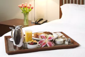 Breakfast tray laying on white bed in upscale hotel.<br>HoReCa Zadar promo<br>doručak u krevetu, hotelski doručak