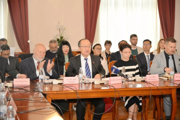 KIneski simpozij 