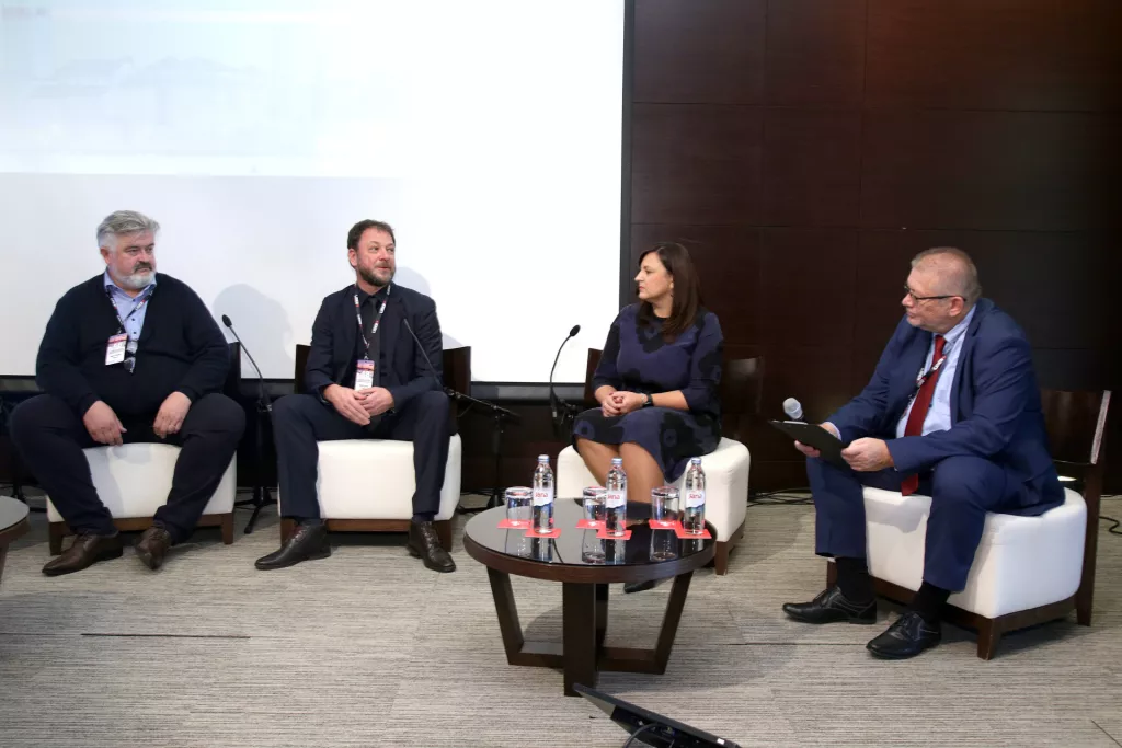 15. godi&scaron;nji susret gradonačelnika i poduzetnika 48 sati 2023. Panel: Digitalni servisi pametnih gradova. Robert Pažitka, Vlatko Roland, Marija Ku&scaron;mi&scaron; i Goran Litvan