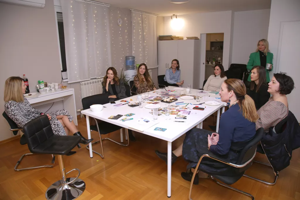 Program osnaživanja, 10 modula za žene u srednjem menadžmentu
