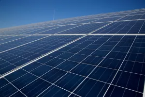 Solarni paneli, solarna elektrana - ilustracija