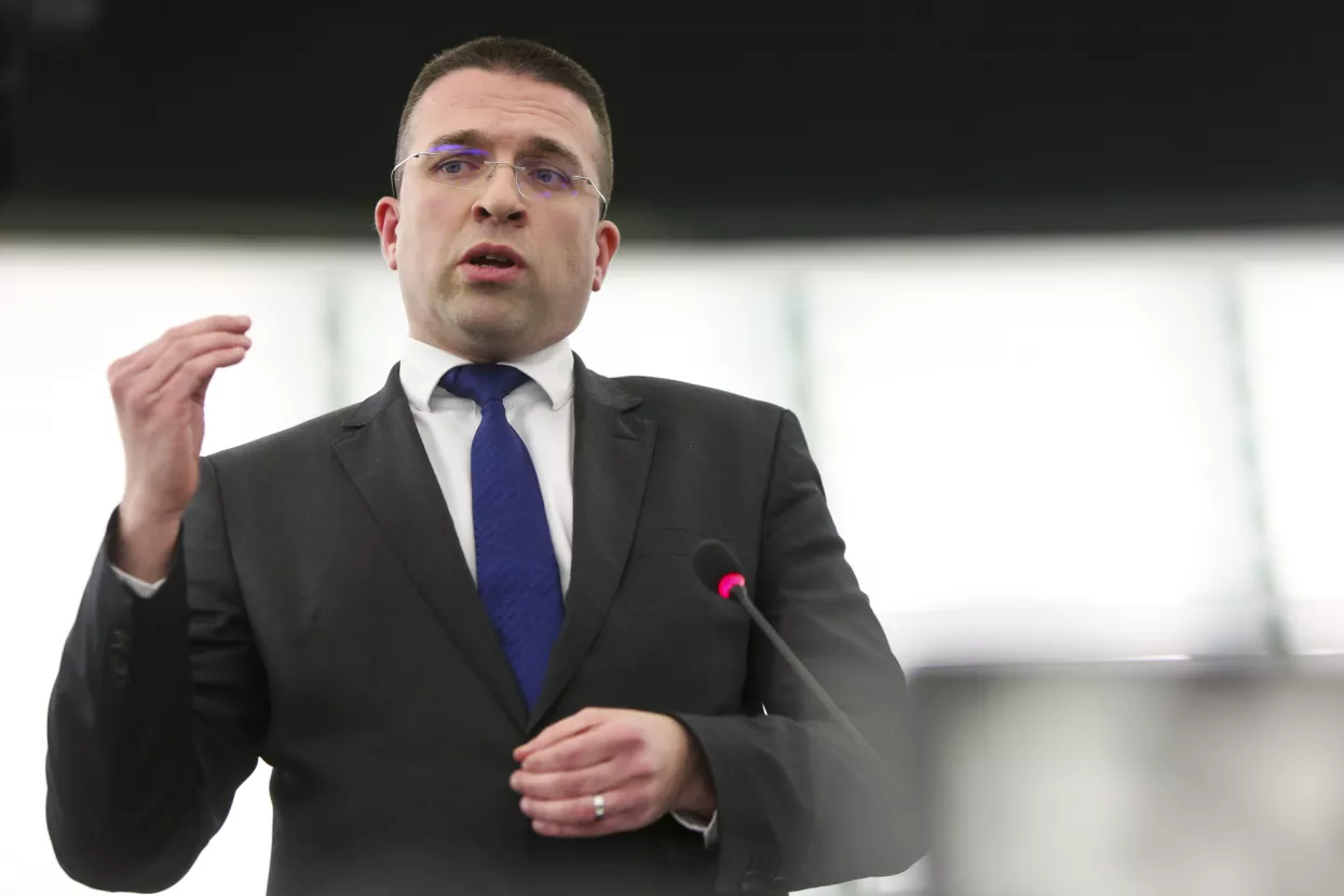 Tomislav Sokol, <br>zastupnik u Europskom parlamentu:<br>- Amandmanima sam intervenirao u prijedlog zakona i omogućio da pored novčanih, regulatori imaju na raspolaganju i strukturne sankcije, pa bi se kod opetovanog kr&scaron;enja novih pravila moglo utjecati i na vlasničke strukture digitalnih divova <br>