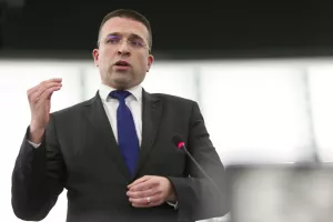 Tomislav Sokol, <br>zastupnik u Europskom parlamentu:<br>- Amandmanima sam intervenirao u prijedlog zakona i omogućio da pored novčanih, regulatori imaju na raspolaganju i strukturne sankcije, pa bi se kod opetovanog kr&scaron;enja novih pravila moglo utjecati i na vlasničke strukture digitalnih divova <br>