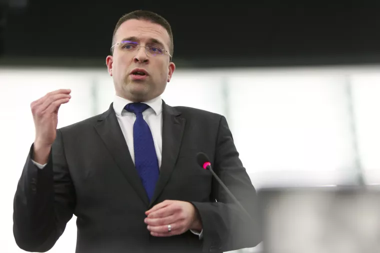 Tomislav Sokol, <br>zastupnik u Europskom parlamentu:<br>- Amandmanima sam intervenirao u prijedlog zakona i omogućio da pored novčanih, regulatori imaju na raspolaganju i strukturne sankcije, pa bi se kod opetovanog kr&scaron;enja novih pravila moglo utjecati i na vlasničke strukture digitalnih divova <br>