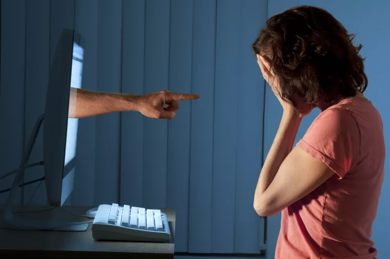 moralna policija, pornografija, osobni podaci