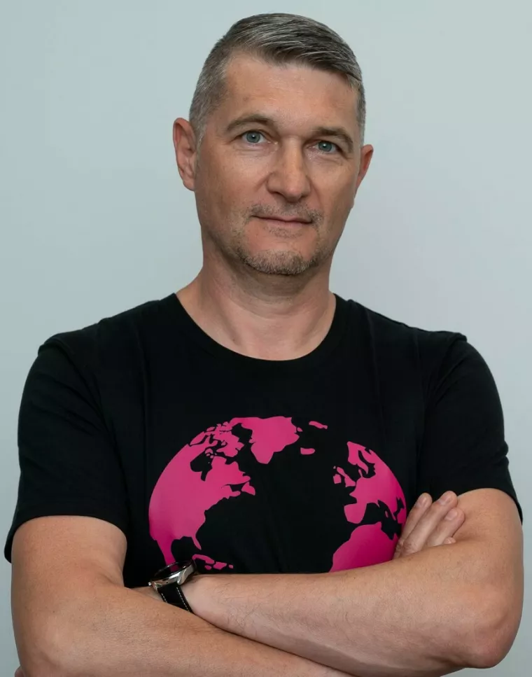 Mladen Prekrat, Arhitekt cyber sigurnosti u Hrvatskom Telekomu smatra da bi svaka kompanija koja ozbiljno brine o kibernetičkoj sigurnosti trebala razmotriti imenovanje i angažiranje stručnjaka iz različitih područja kibernetičke sigurnosti kako bi osigurala sveobuhvatnu za&scaron;titu