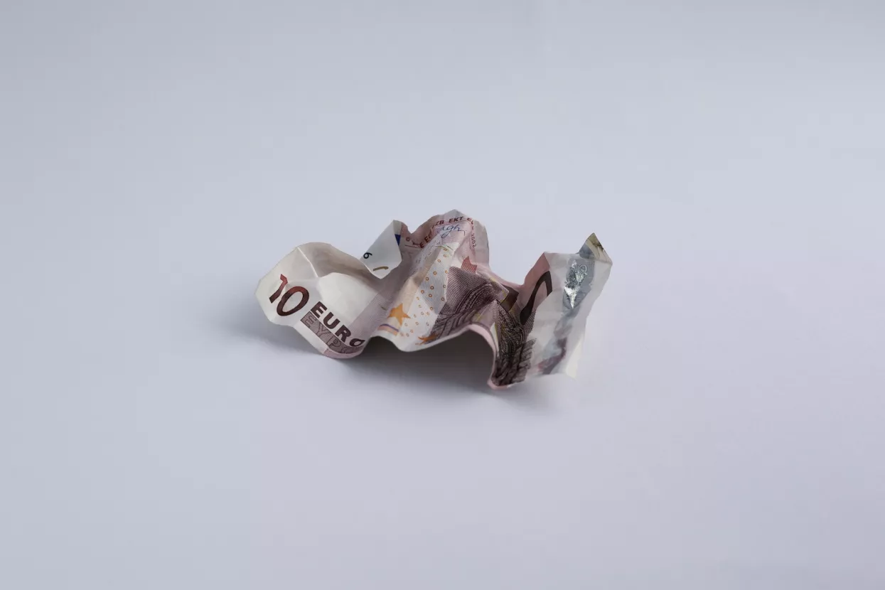 Zgužvano, novčanica, euro, deset eura, sitno, minimalna plaća