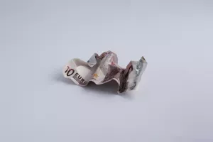 Zgužvano, novčanica, euro, deset eura, sitno, minimalna plaća