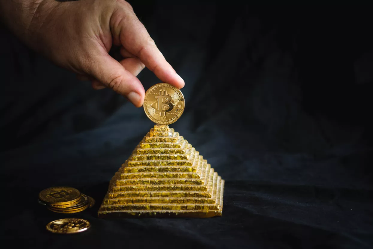 kripto piramidalna shema bitcoin kriptovalute