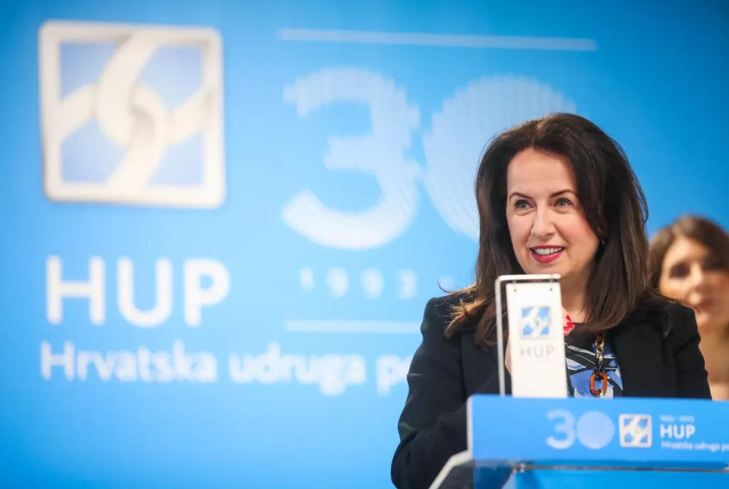 05.03.2024.., Zagreb - U Hrvatskoj udruzi poslodavaca (HUP) odrzana konferencija za medije "Kako poslovati u Velikoj Britaniji?" u organizaciji HUP-a u suradnji s Udrugom hrvatskih britanskih profesionalaca (ACBP). U panel raspravi o tome kako poslovati u Velikoj Britaniji sudjelovali su:  Boris Pogacnik, potpredsjednik za poslovni razvoj u Infobipu, Filip Ljubic, izvrsni direktor u Q agency, Rosa Rogina, direktorica London Festival of Architecture, Tena Kovacevic Janko, specijalistica opce i opstetricke ginekologije, subspecijalizacija u londonskom Fetal Medicine Research Instituteu, Luka Dorotic, partner u odvjetnickom drustvu Colic & Dorotic, Marko Jurcic, direktor medjunarodnih odnosa HUP - a.