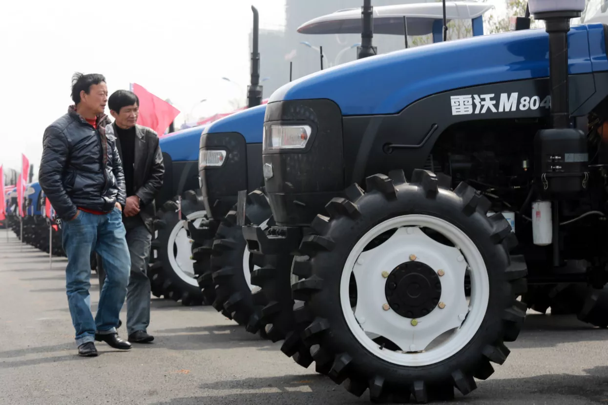 kina, traktor