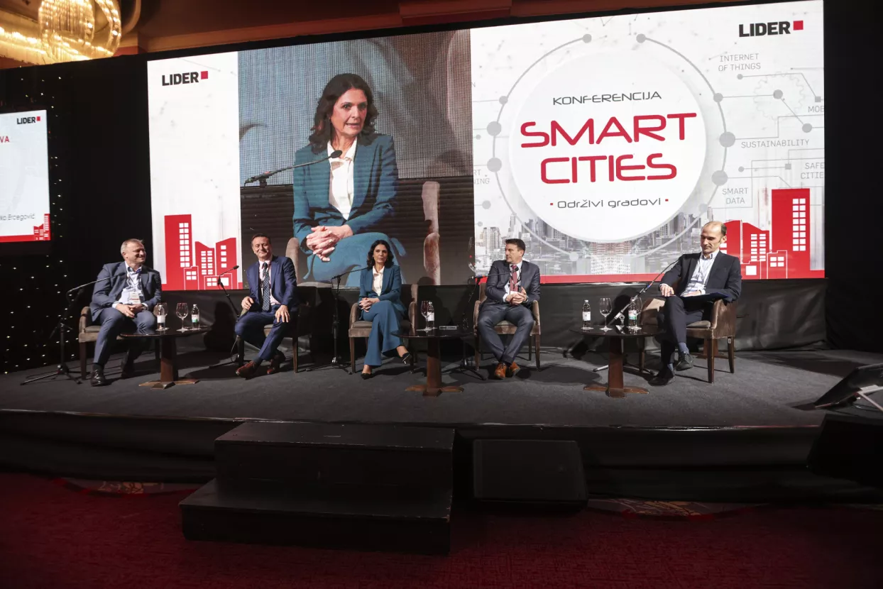 Konferencija Smart cities.<br>1. panel: Digitalna transformacija gradova- zeleno i pametno.<br>Branko Dukić, Neven Bosilj, Marijana Bačić, Denis Nikola Kuli&scaron;.
