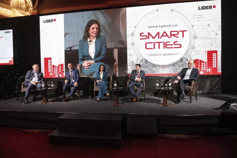 Konferencija Smart cities.<br>1. panel: Digitalna transformacija gradova- zeleno i pametno.<br>Branko Dukić, Neven Bosilj, Marijana Bačić, Denis Nikola Kuli&scaron;.