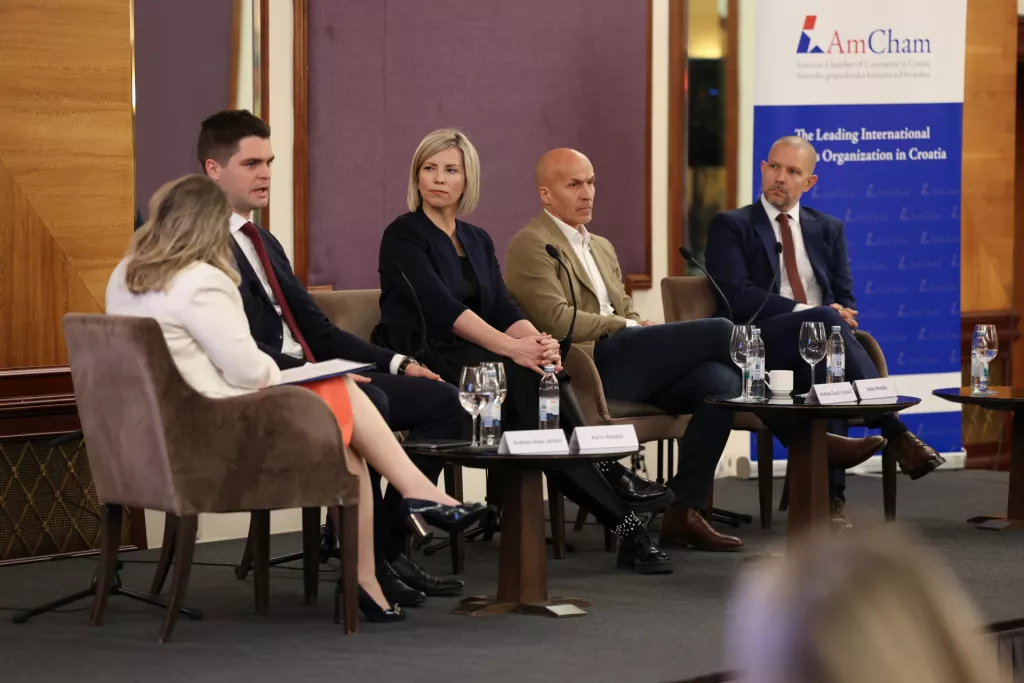 Andrea Doko Jelu&scaron;ić, Karlo Ressler, Andrea Čović Vidović, Jo&scaron;ko Mrndže, Vedran Bajer<br>AmCham konferencija Digitalna Europa