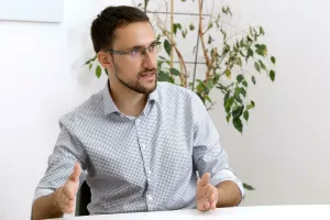 Karlo Jurak, politički analitičar