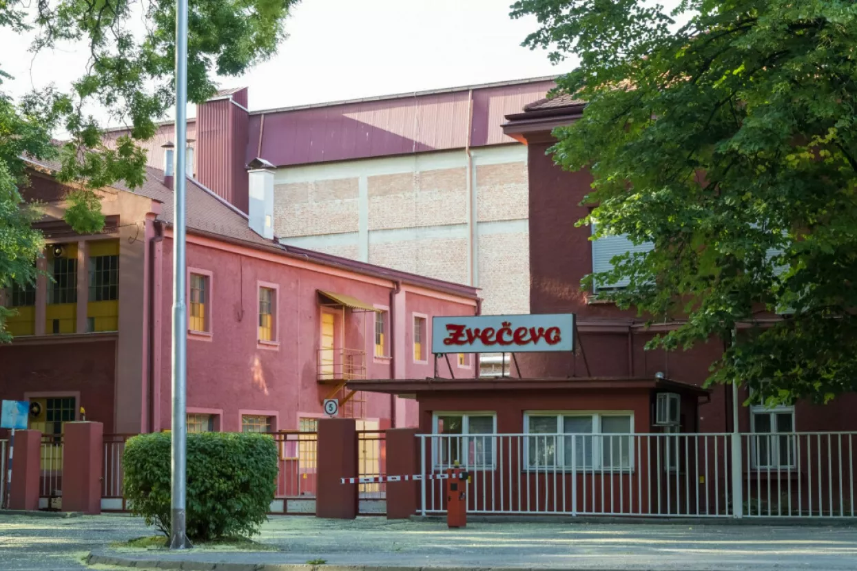 Zvečevo zgrada