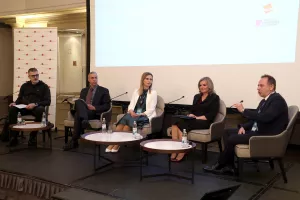 Obrazovanje u fokusu 2024. Okrugli stol: Kako digitalizacija i AI mogu unaprijediti obrazovanje. Robert Kopal, Hrvoje Balen, Martina Bunić, Vesna Hajsan Dolinar i Tomislav Bolanča