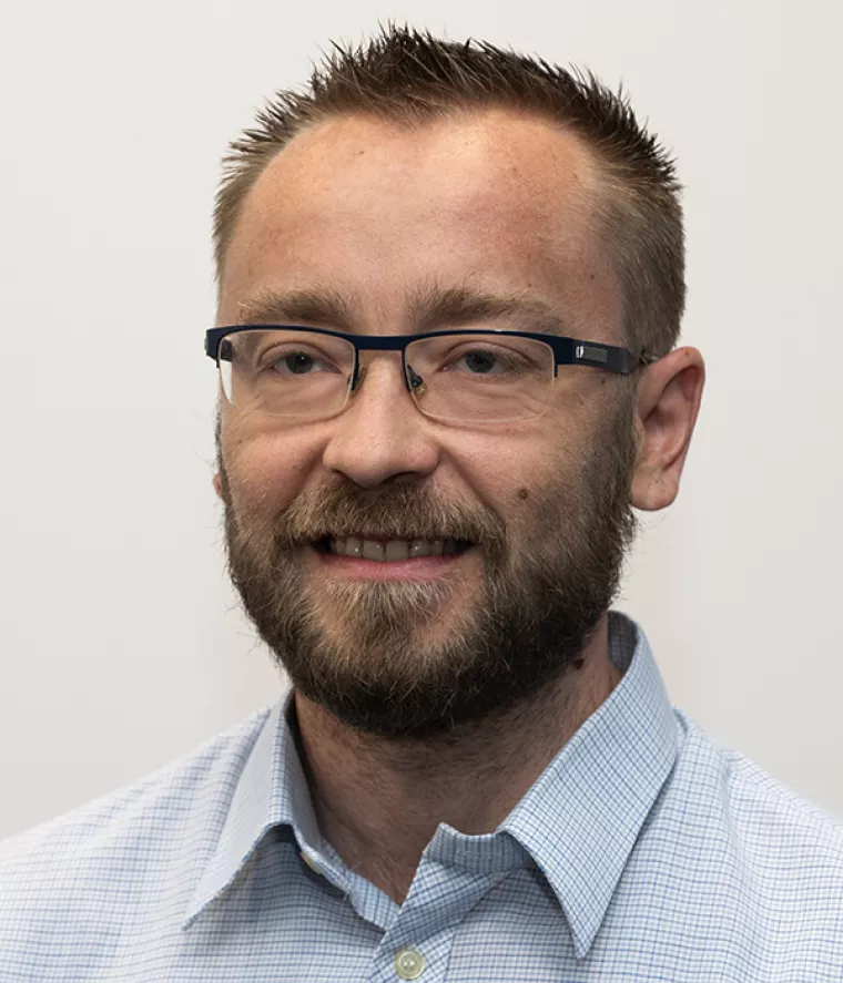 Sa&scaron;a Ilić,<br>voditelj odsjeka za cyber/informacijsku sigurnost u Hrvatskom Telekomu<br>- Motivacija da se čim prije izađe s novim produktom, servisom, kao i da se sve vi&scaron;e radi na raznim oblicima digitalizacije povlači i potrebu da se adekvatno adresiraju nove prijetnje koje također prate isti ritam<br>