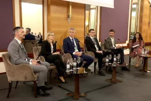 Energetska budućnost Hrvatske 2024. Okrugli stol "Lideri održive budućnosti" Dražen Jak&scaron;ić, Zsuzsanna Ortutay, Gordan Kolak, Zvonimir &Scaron;ibalić, Kristian Stipanović i Antonija Knežević
