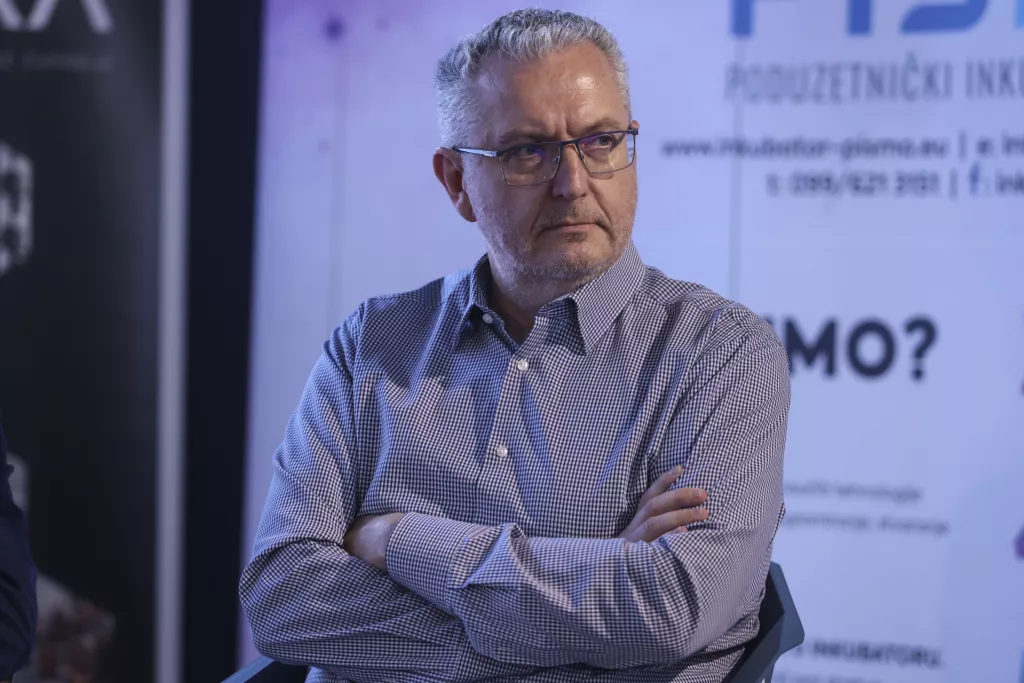 Konferencija Invest in NovskaOkrugli stol 1: Hrvatska na investicijskoj karti: Strategija i prilikeStjepan &Scaron;mit