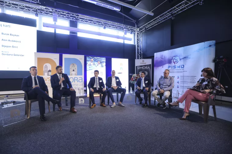 Konferencija Invest in NovskaOkrugli stol 1: Hrvatska na investicijskoj karti: Strategija i prilikeDomagoj Mikulić, Luka Ćirko, Goran Terzić, Marko Ćosić, Burak Baykan, Stjepan &Scaron;mit