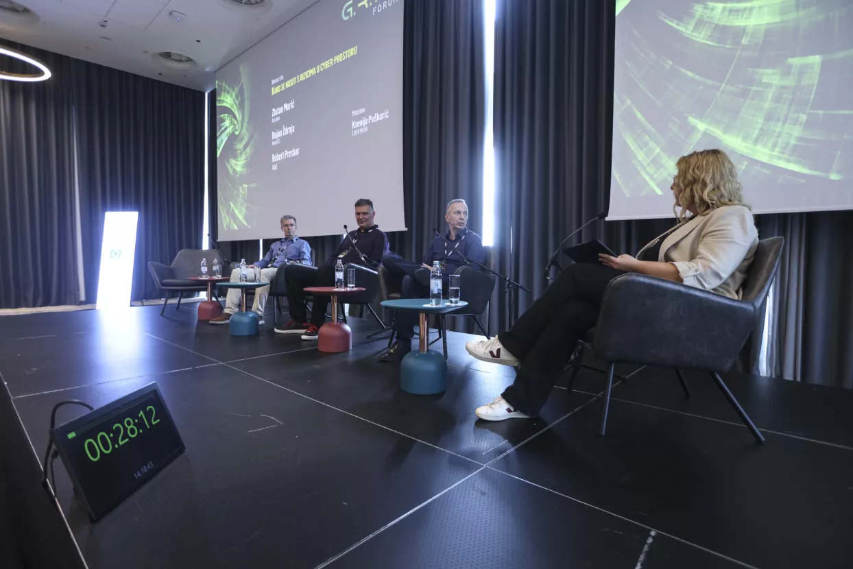 Liderova konferencija G.R.I.D.. forumOkrugli stol: Kako se nositi s rizicima u cyber prostoru:Robert Presak, Zlatan Morić, Bojan Ždrnja, Ksenija Pu&scaron;karić
