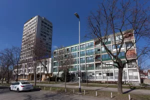 160 godinaUtemeljeno 1862.GRADSKA PLINARA ZAGREB, ZagrebPrirodni plin do korisnika na području gradova Zagreba, Zapre&scaron;ića i Velike Gorice, općina Brdovec, Pu&scaron;ća, Marija Gorica i Dubravica distribuira tvrtka u sastavu Zagrebačkog holdinga čiji korijeni sežu u 1862., kada je gradska uprava pokrenula inicijativu za izgradnju mreže gradske rasvjete i gradske plinare. Danas joj se distribucijska mreža proteže na 3,963.070 metara i obuhvaća 293.300 potro&scaron;ača.