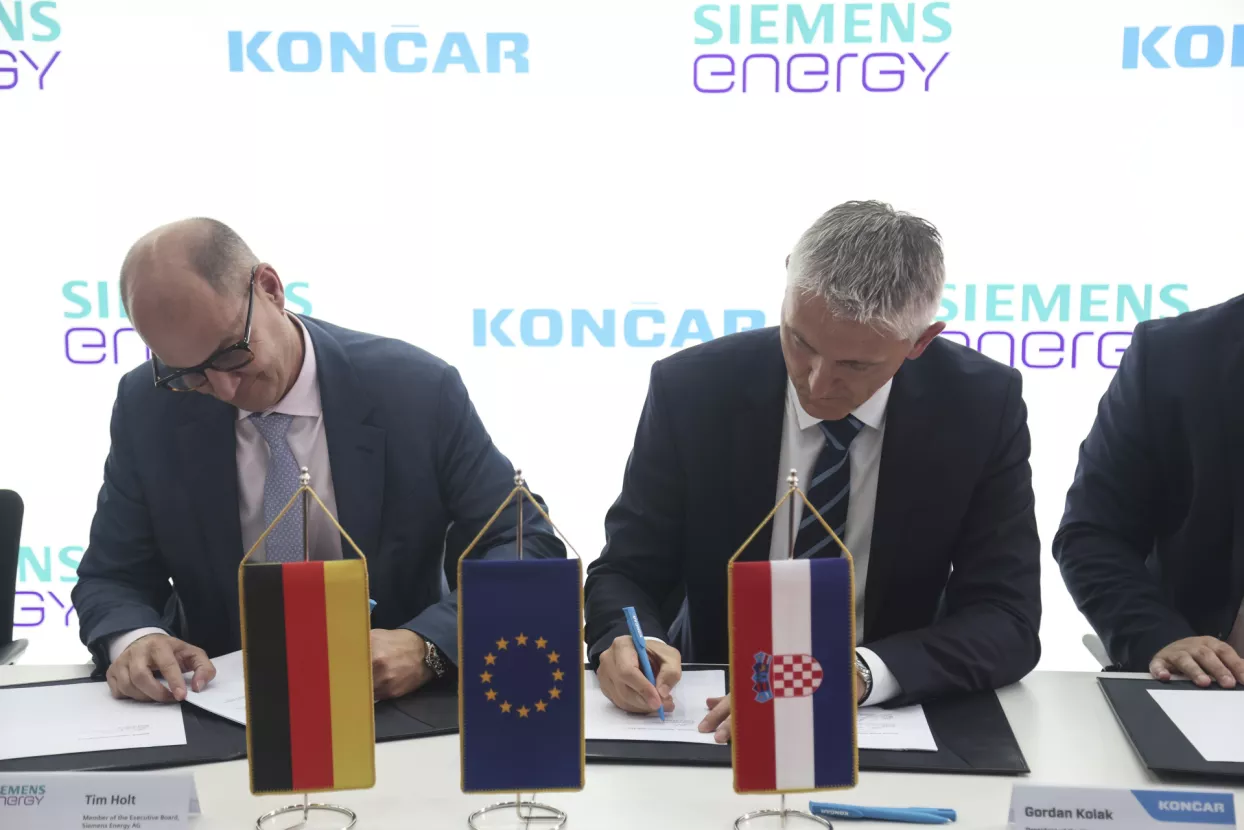 Potpisivanja Sporazuma o zajedničkom pothvatu između Končara i Siemensa.Tim Holt, Gordan Kolak.