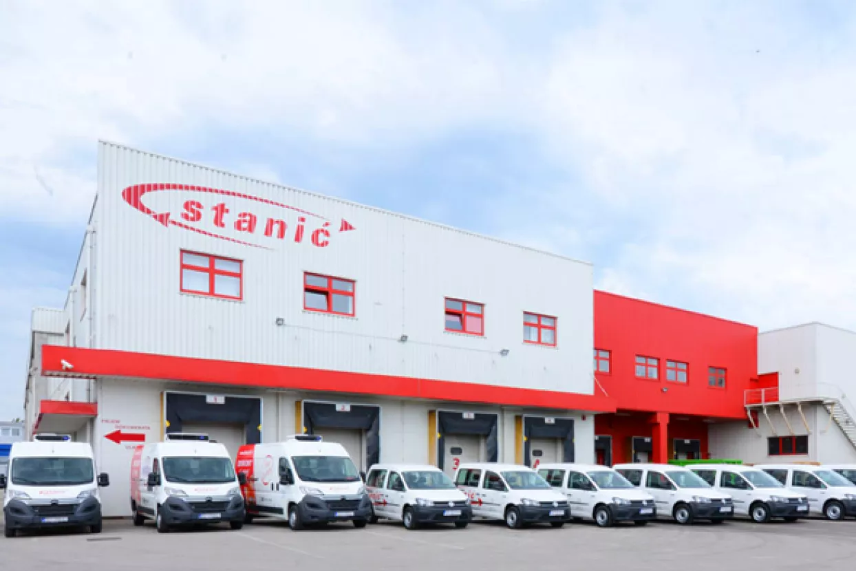 Stanić, zgrada
