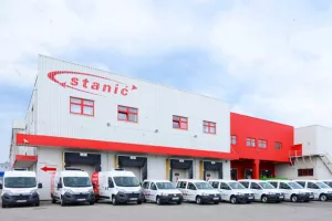 Stanić, zgrada