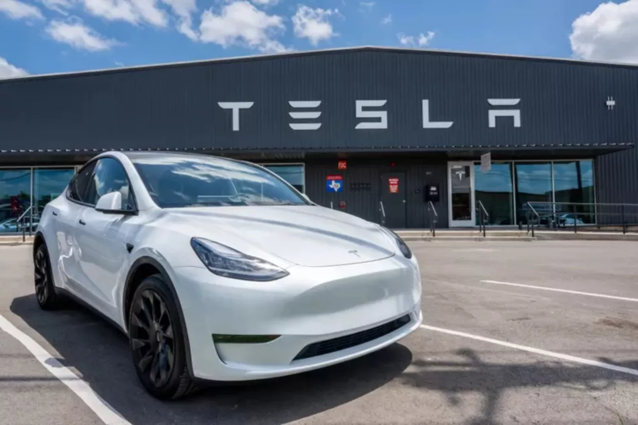 Tesla automobil