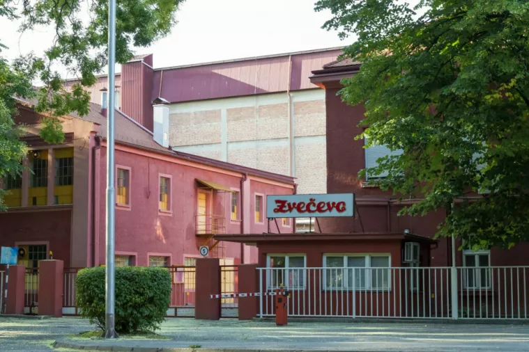 Zvečevo zgrada