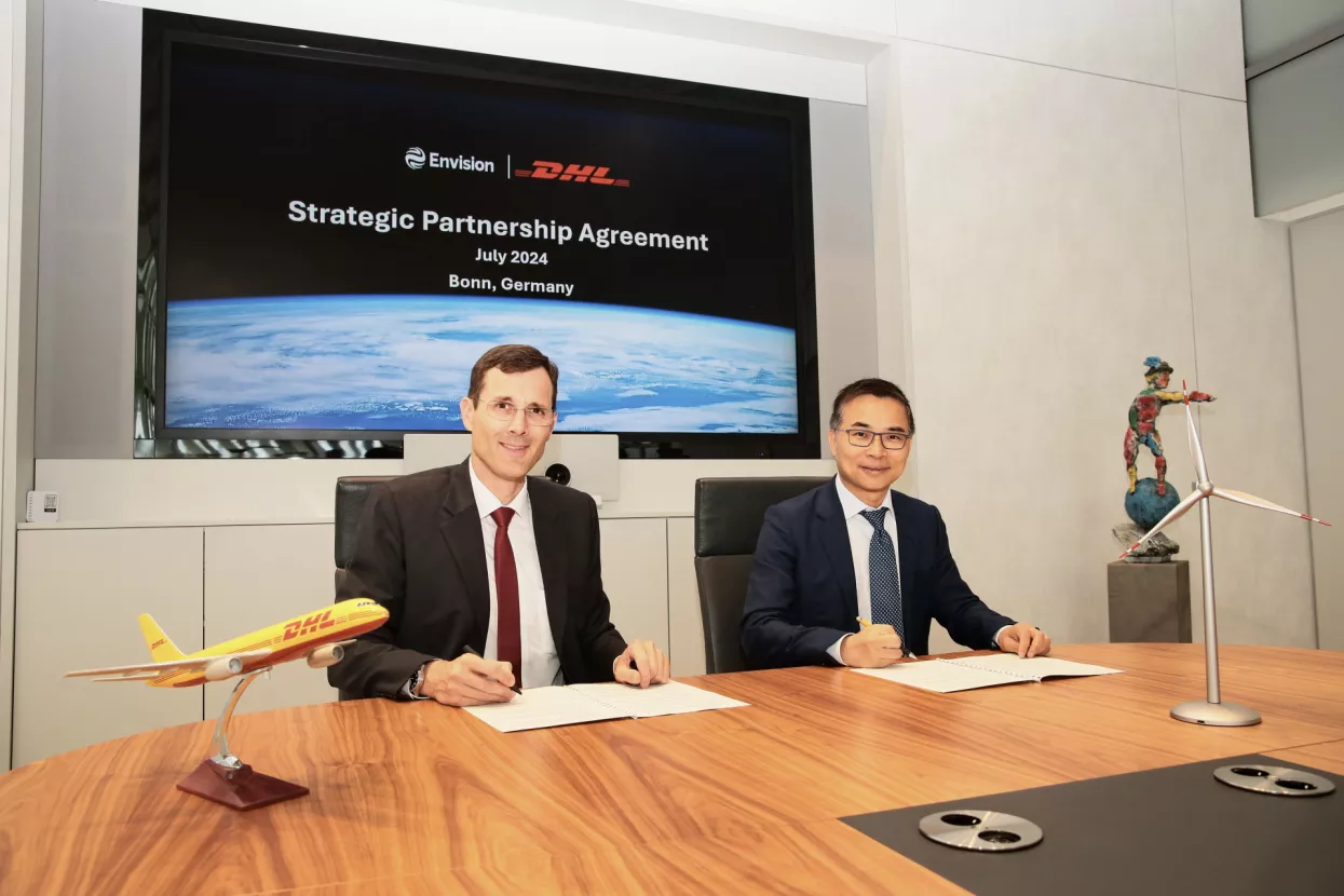 Tobias Meyer, glavni izvr&scaron;ni direktor DHL grupacije, i Zhang Lei, izvr&scaron;ni direktor Envision grupe.