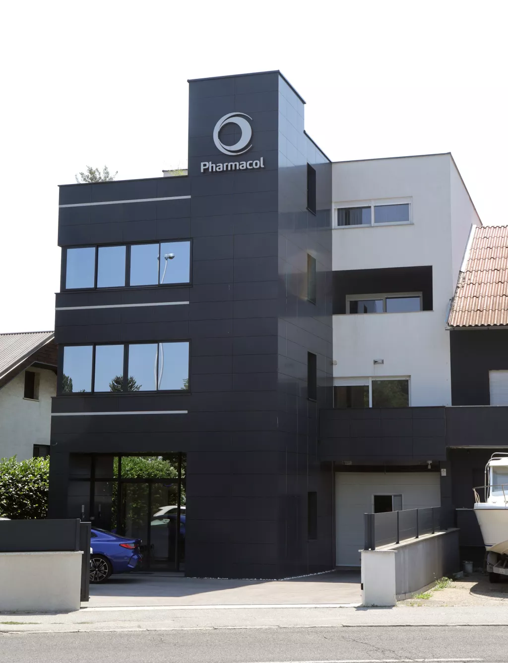 Tvrtka Pharmacol, zgrada