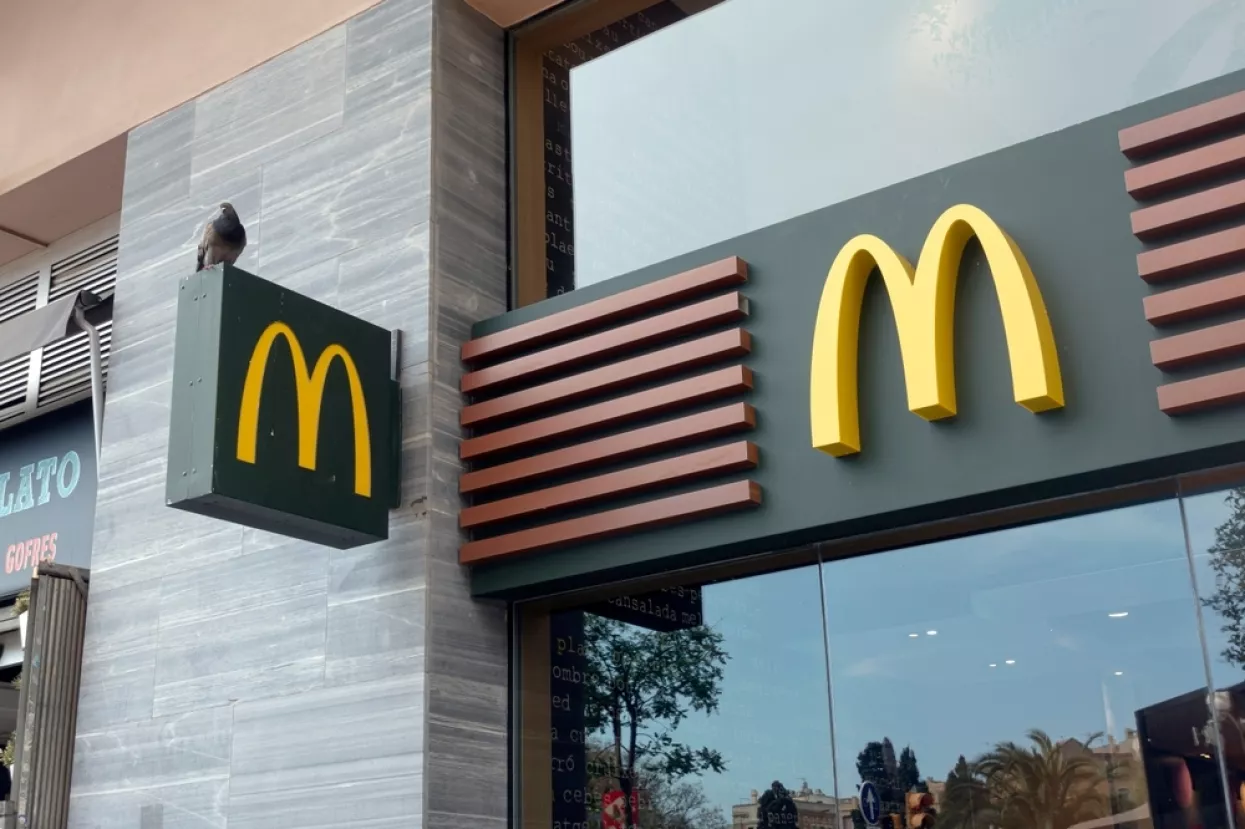 Barcelona, Spain - May 9, 2022. McDonald's restaurant sign. McDonald's is an American fast food company. logo, kompanija