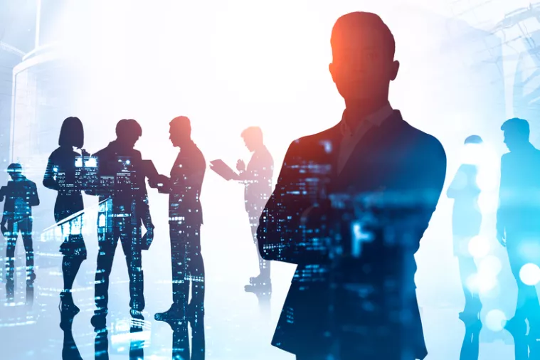 Silhouette of confident businessman standing with crossed arms in abstract city with double exposure of his blurry business team. Concept of leadership. Toned imagekako smisliti dobro ime za biznis, poslovanje, biznismen, poslovnjak, poslovnjaci, sastanak, poslovni ljudi, lider