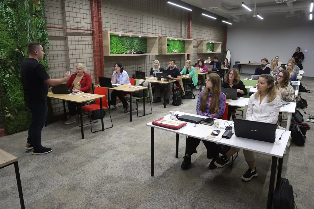 Lider edukacija: TikTok ogla&scaron;avanje, Marijan Palić