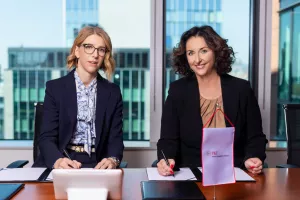 Majda Uremović, članica Uprave Rijekatekstila i Vedrana Jelu&scaron;ić Ka&scaron;ić, članica Uprave PBZ-a.