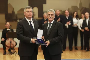 Predsjednik Republike Hrvatske Zoran Milanović uručio je odlikovanja zaslužnim pojedincima i udrugama iz područja kulture, gospodarstva, znanosti i sporta. Miodrag &Scaron;ajatović