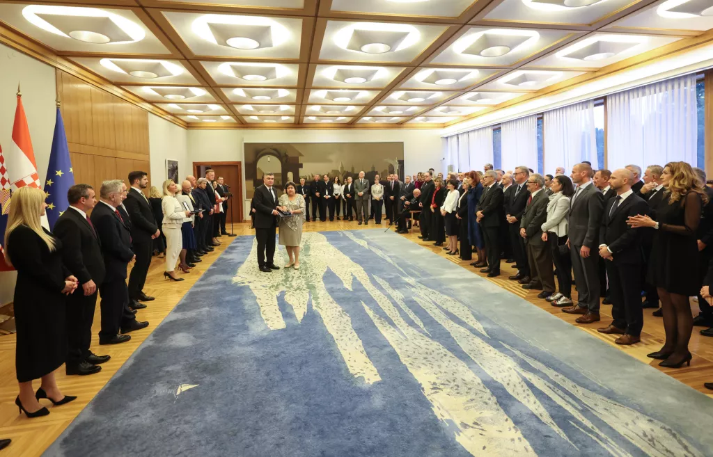 Predsjednik Republike Hrvatske Zoran Milanović uručio je odlikovanja zaslužnim pojedincima i udrugama iz područja kulture, gospodarstva, znanosti i sporta.