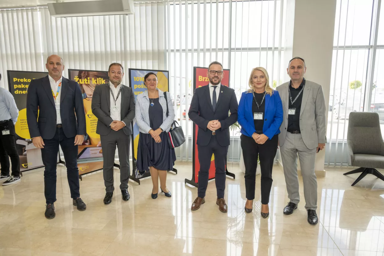 Ivan Čulo, predsjednik Uprave, Hrvoje Parlov, član Uprave, Ivančica Urh, predsjednica Nadzornog odbora, Kre&scaron;imir Ačkar, gradonačelnik Velike Gorice, Ivana Mrkonjić, članica Uprave, i Sini&scaron;a &Scaron;ukunda, član Uprave